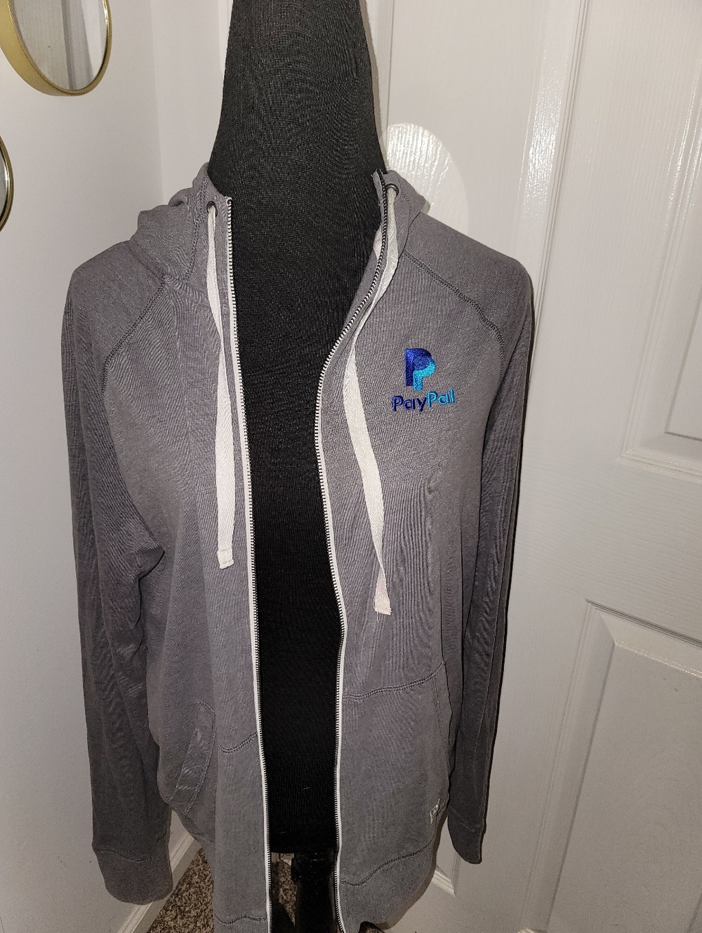 Paypal New Era Women’s Gray Zip-Up Hoodie Jacket Super Soft Size Medium